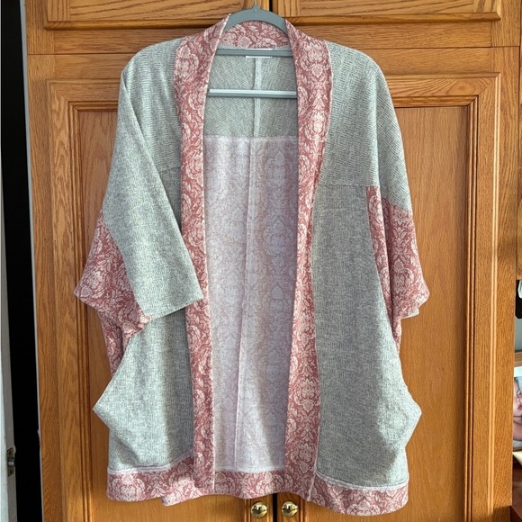 BUCKETLIST Sweaters - BUCKETLIST Pink & Gray Textured Fabric open front  cardigan size large